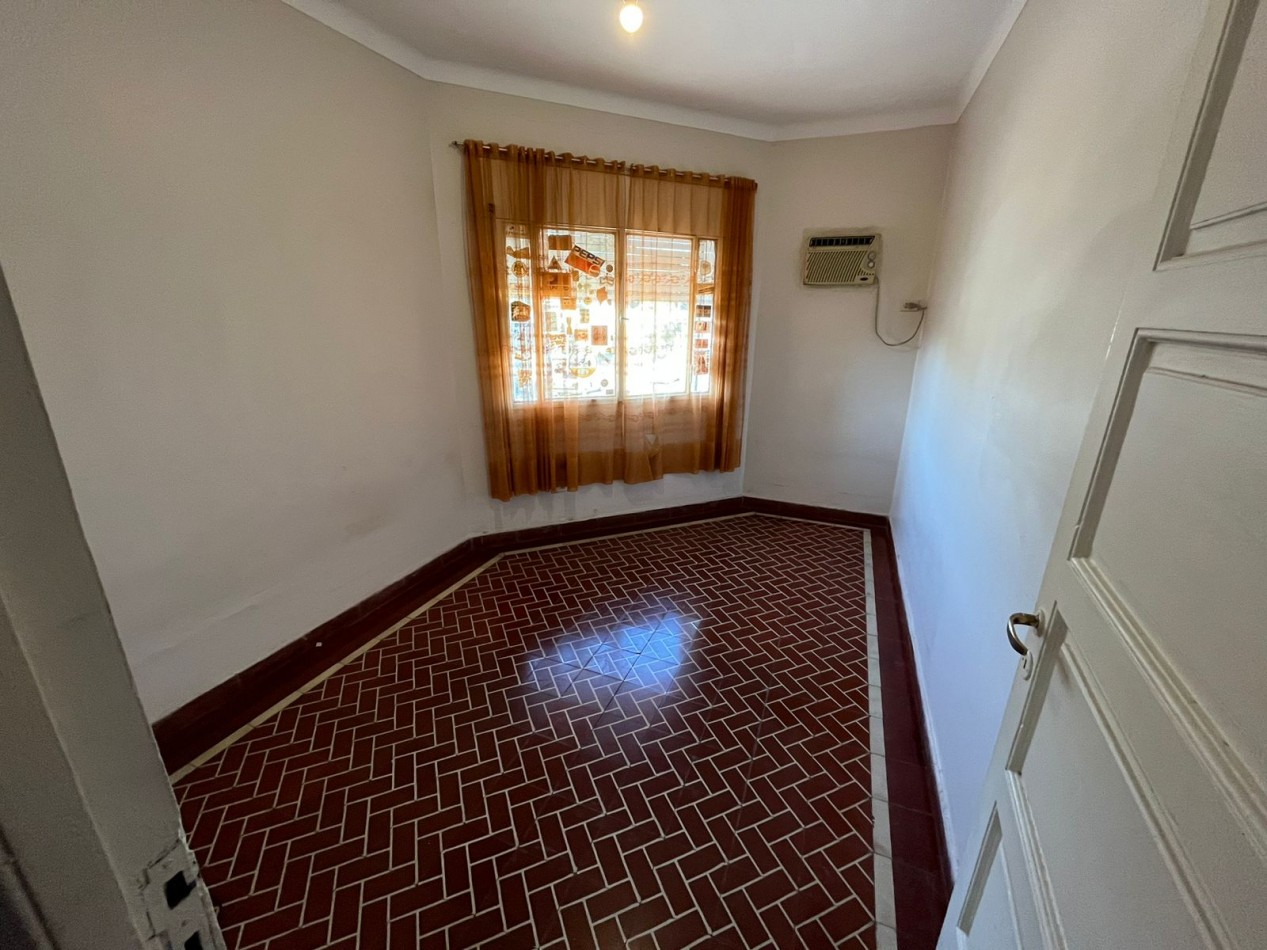 APTA CREDITO HIPOTECARIO!! Venezuela y 12 de Octubre - Dos Casas en venta de 2D c/u + Cochera+ Patio