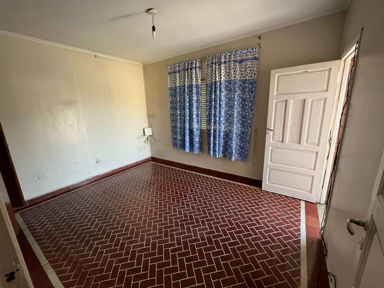 APTA CREDITO HIPOTECARIO!! Venezuela y 12 de Octubre - Dos Casas en venta de 2D c/u + Cochera+ Patio
