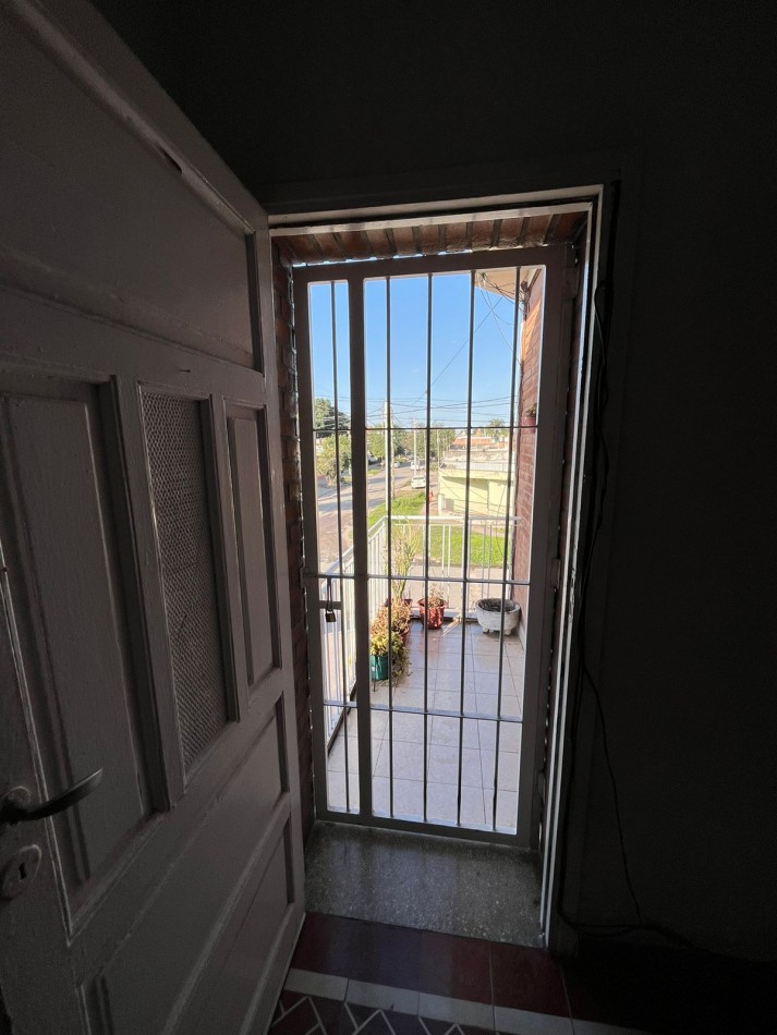 APTA CREDITO HIPOTECARIO!! Venezuela y 12 de Octubre - Dos Casas en venta de 2D c/u + Cochera+ Patio