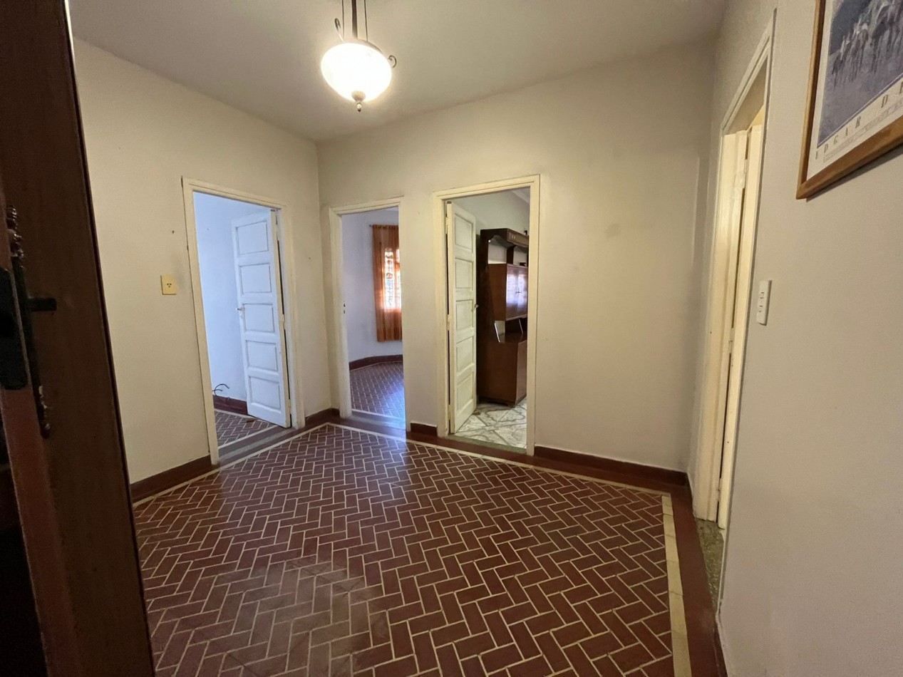 APTA CREDITO HIPOTECARIO!! Venezuela y 12 de Octubre - Dos Casas en venta de 2D c/u + Cochera+ Patio