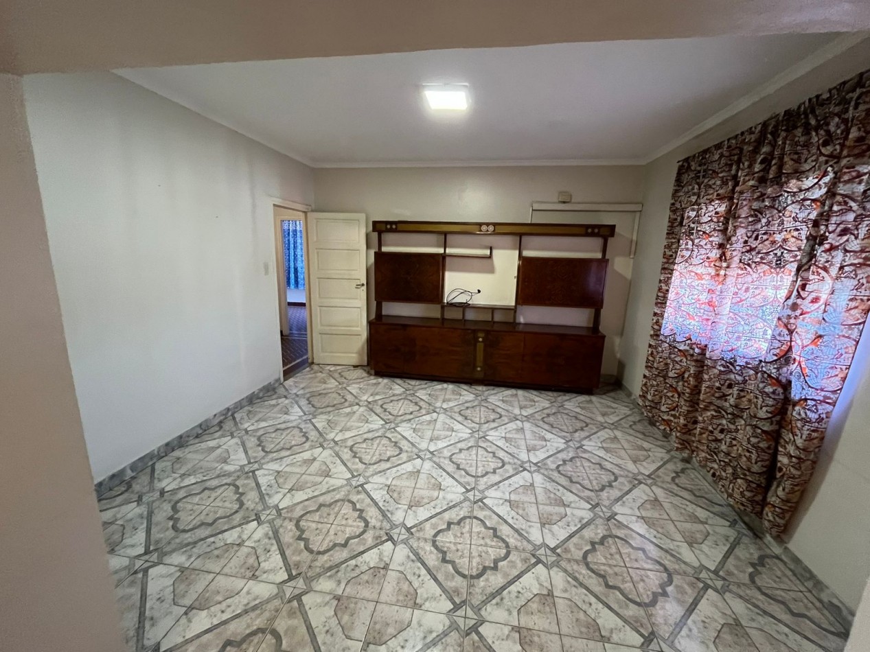 APTA CREDITO HIPOTECARIO!! Venezuela y 12 de Octubre - Dos Casas en venta de 2D c/u + Cochera+ Patio