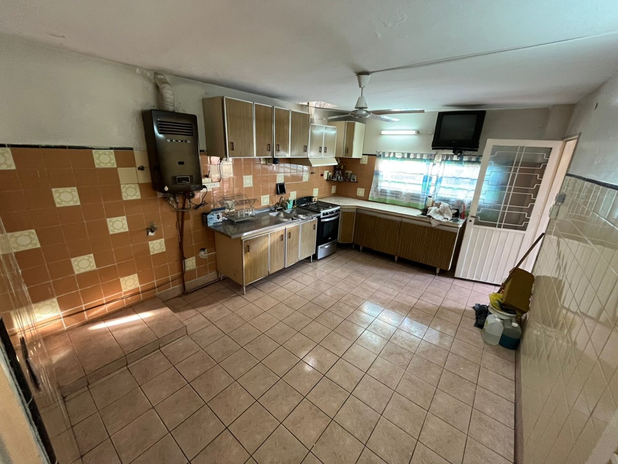 APTA CREDITO HIPOTECARIO!! Venezuela y 12 de Octubre - Dos Casas en venta de 2D c/u + Cochera+ Patio