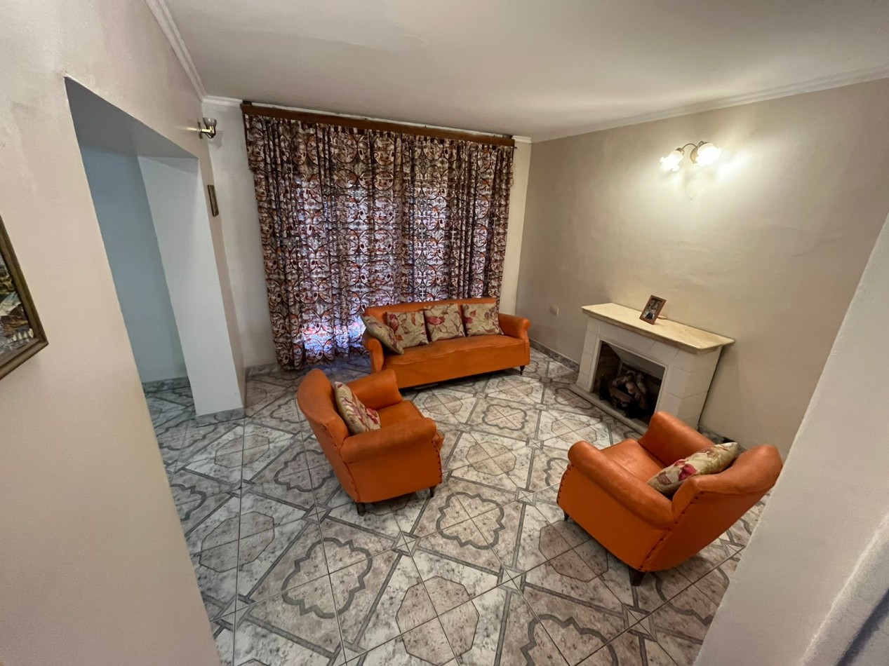 APTA CREDITO HIPOTECARIO!! Venezuela y 12 de Octubre - Dos Casas en venta de 2D c/u + Cochera+ Patio