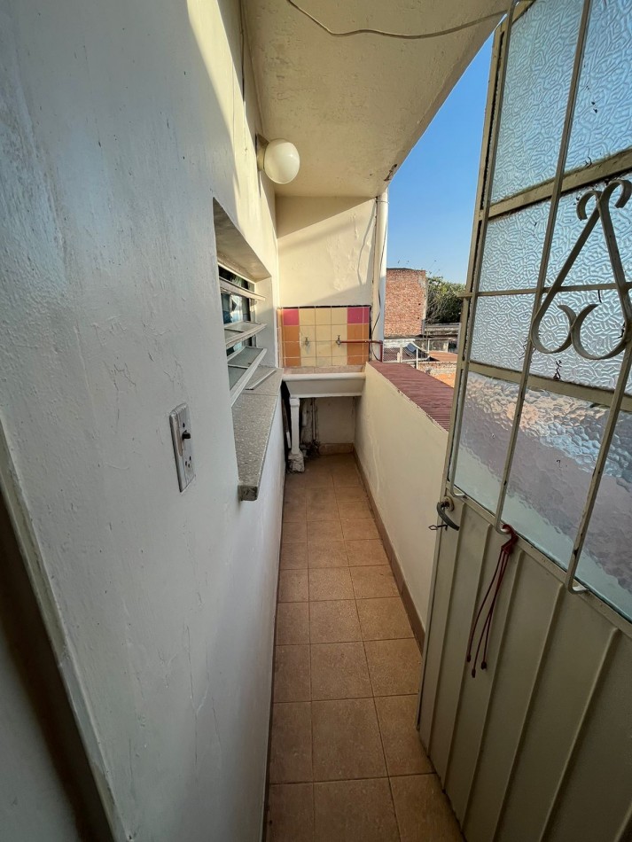 APTA CREDITO HIPOTECARIO!! Venezuela y 12 de Octubre - Dos Casas en venta de 2D c/u + Cochera+ Patio