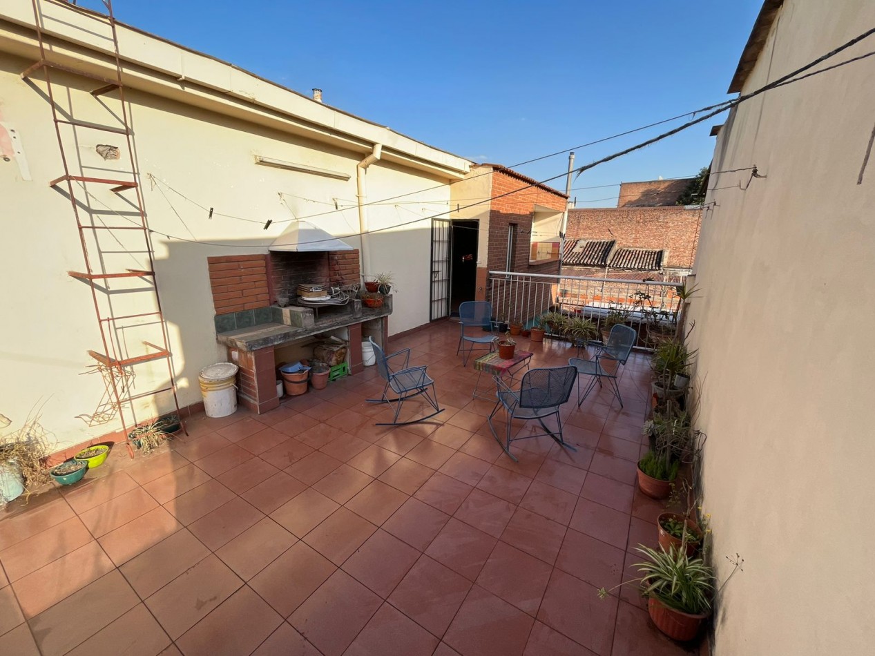 APTA CREDITO HIPOTECARIO!! Venezuela y 12 de Octubre - Dos Casas en venta de 2D c/u + Cochera+ Patio
