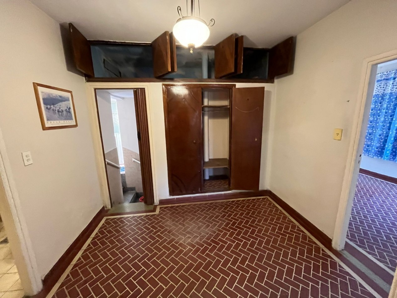 APTA CREDITO HIPOTECARIO!! Venezuela y 12 de Octubre - Dos Casas en venta de 2D c/u + Cochera+ Patio