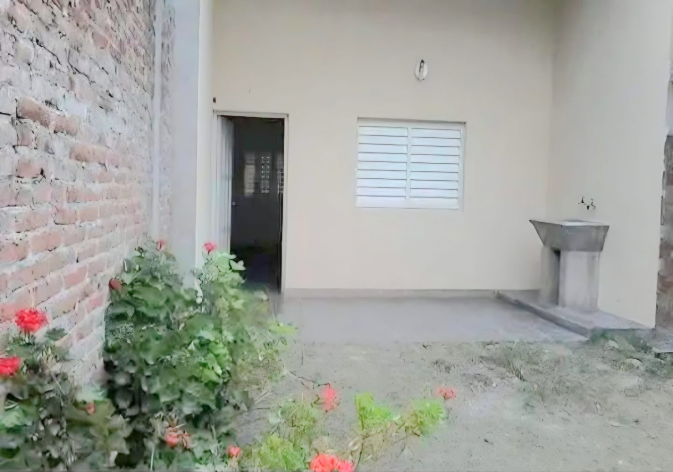 B° Cerro Las Rosas - c/ Juan J. Paseo al 2.500 Dos Casas de 1 y 2 Dormitorios c/ Fondo y Cochera