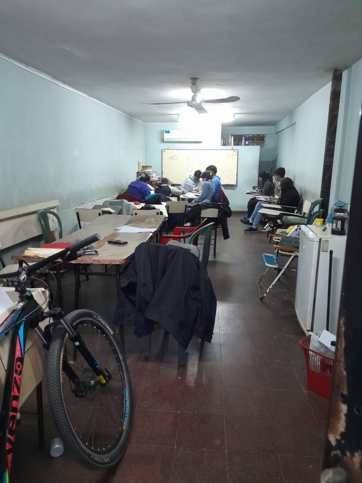 Entre Rios al 300- Dos Locales + Casa de 3D c/ Cochera 