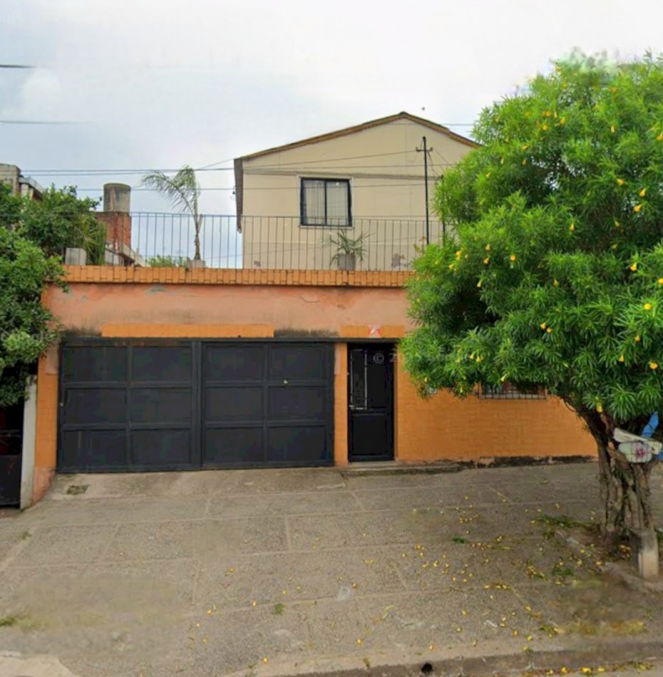 Catamarca al 1500 - Casa de 2D + Depto. 2D + Cochera