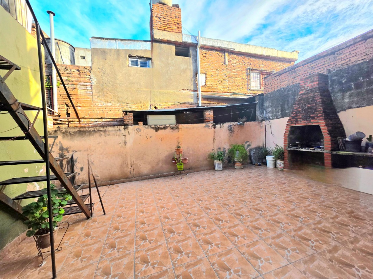 Catamarca al 1500 - Casa de 2D + Depto. 2D + Cochera