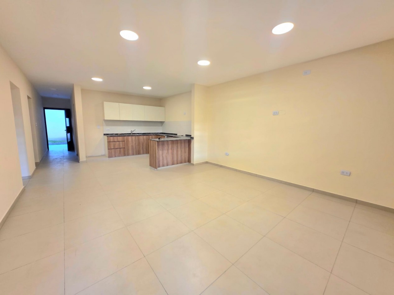 A estrenar! A 20 mts. Av. Mate de Luna 4100 Fte. Parque Guillermina Casa de 3D Cochera Fondo