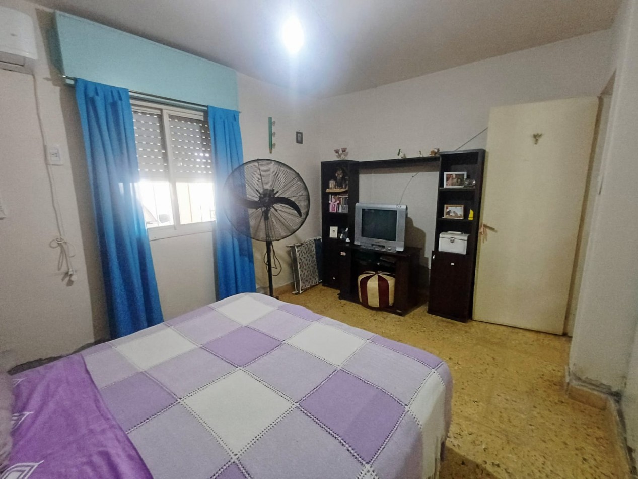 Termas de Rio Hondo - C/ Mar del Plata al 1000- Casa de 2 Dormitorios c/ Cochera y Fondo - Terreno de 350 m2 - A 5 cuadras del Casino