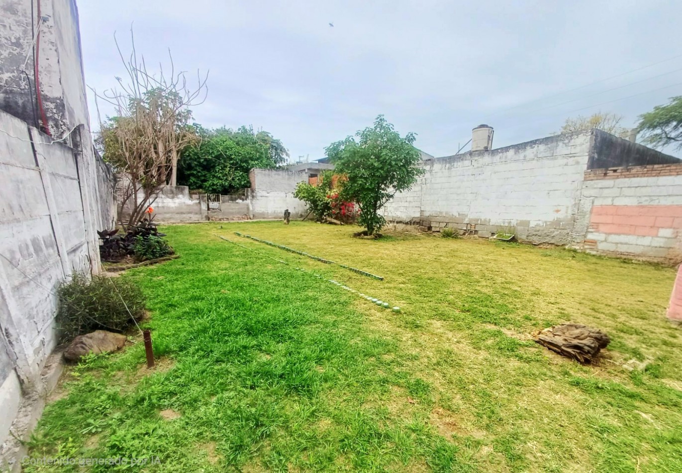 Termas de Rio Hondo - C/ Mar del Plata al 1000- Casa de 2 Dormitorios c/ Cochera y Fondo - Terreno de 350 m2 - A 5 cuadras del Casino