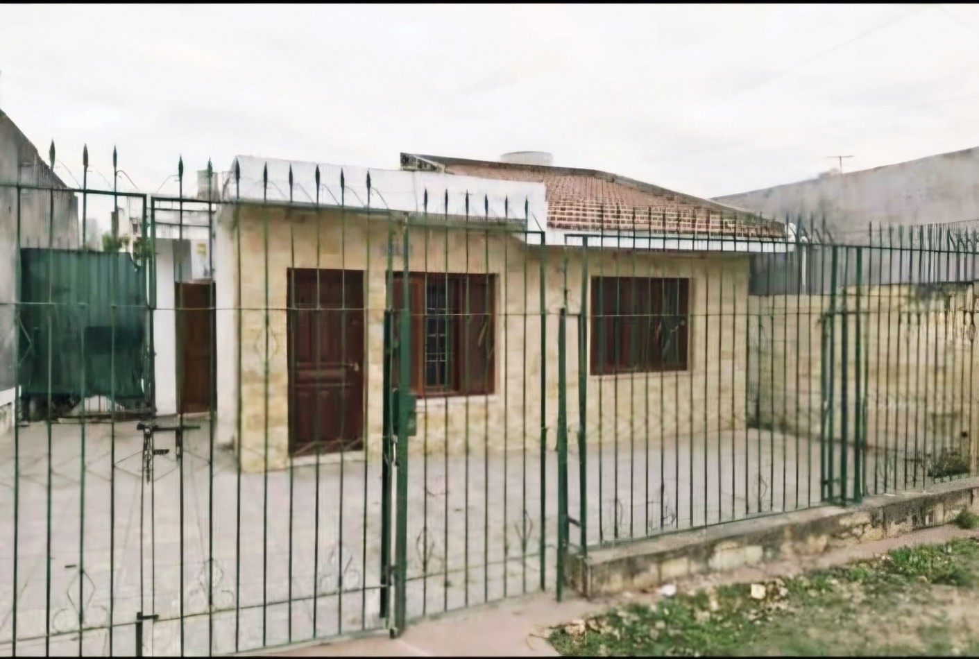 Termas de Rio Hondo - Casa Centrica - Pje. Emilio Mera 1° Cuadra de 2 Dormitorios c/ Fondo y Cochera 